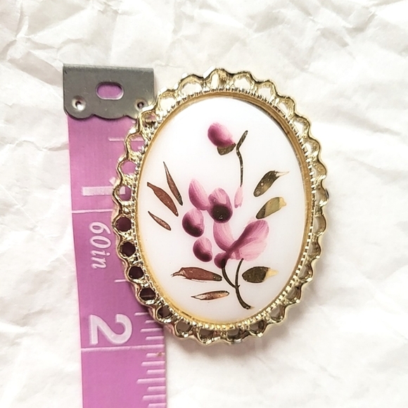 MILK GLASS PINK & GOLD FLORAL PIN BROOCH - HANDPAINTED FLOWERS - Picture 4 of 5